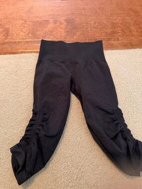 Lululemon Black Ruched Crop Leggings